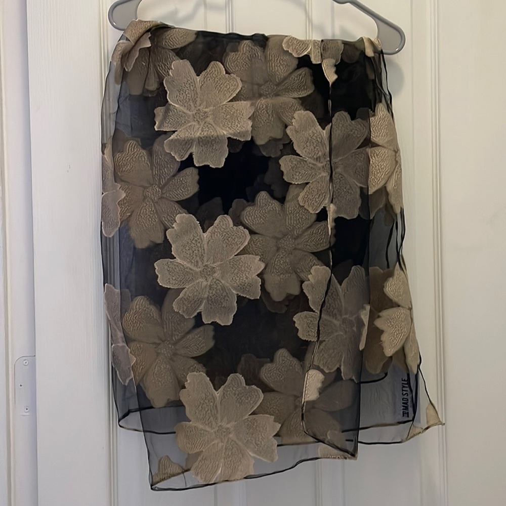 Beautiful flowing shoulder wrap. 34” x 72”